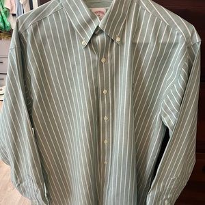 BROOKS BROTHERS BUTTON DOWN - MEDIUM